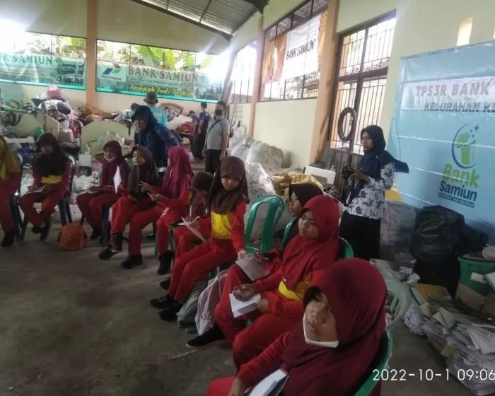 SD N 1 Karanganyar  belajar memilah sampah 01