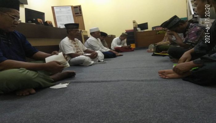 Kegiatan Yasin Tahlil Jumat Kliwon di Kelurahan Kebumen 01