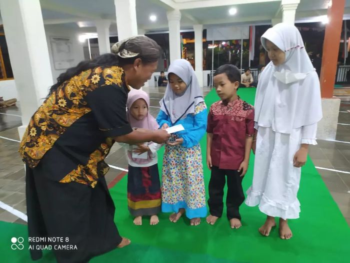 Masjid Darussalam bagi santunan dan Sembako 01