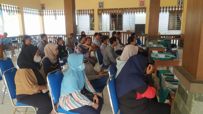 Pembinaan organisasi Karang Taruna Kelurahan Kebumen . 01