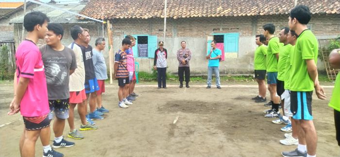 Pertandingan Bola Voli antar kampung.