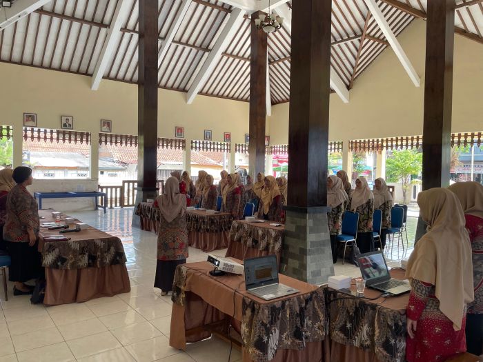 Etika Berorganisasi Perkuat Kinerja Pengurus TP. PKK Kelurahan Kebumen 01
