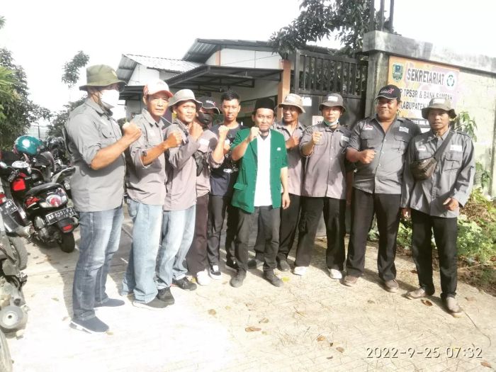 TPS3R Bank Sampah Samiun berperan aktif memungut Sampah 01