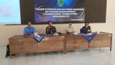 Pembinaan organisasi Karang Taruna Kelurahan Kebumen .